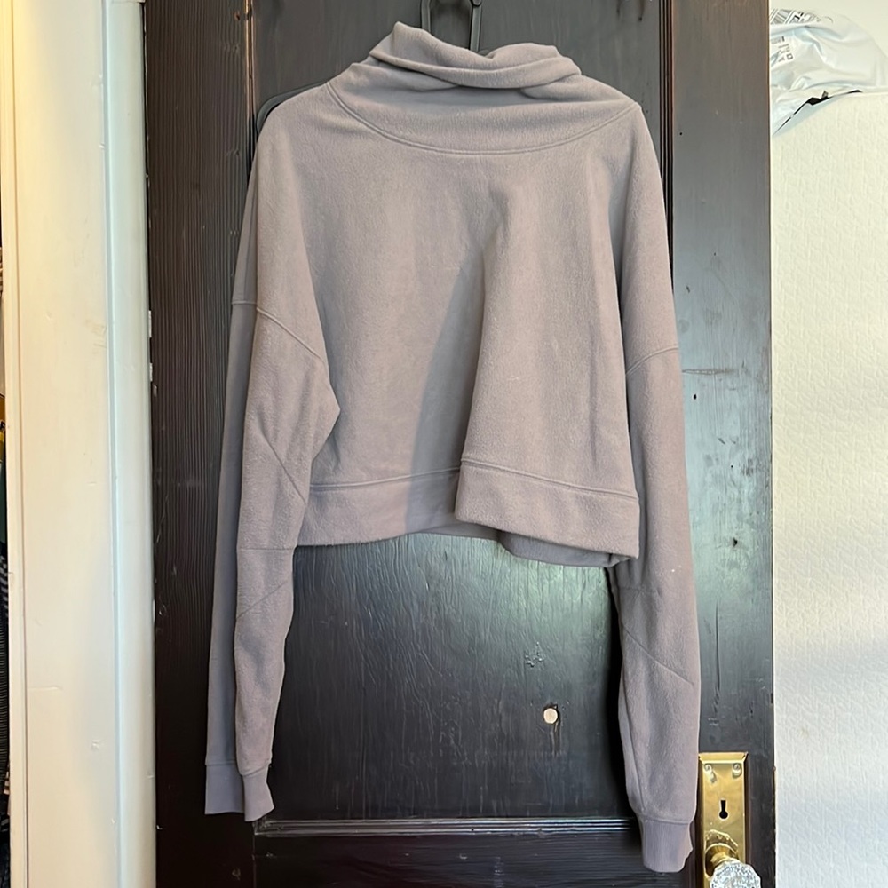 ALO Yoga Long-Sleeve Cropped Turtleneck Top